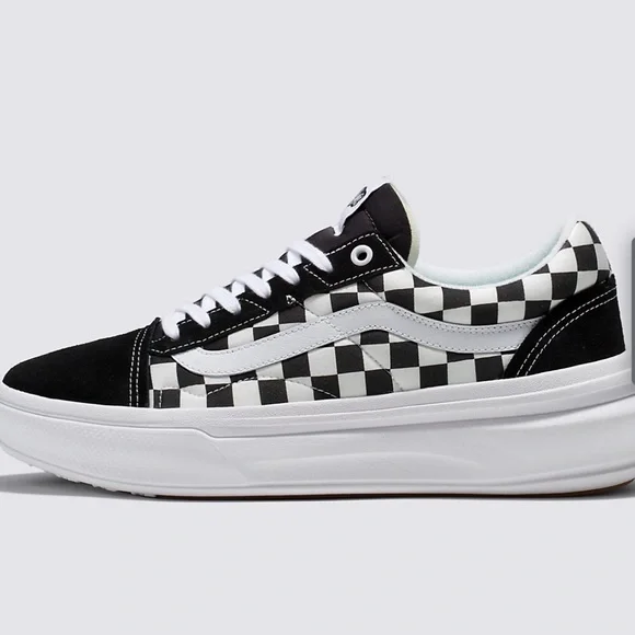 Vans Men’s Old Skool Over
Checkerboard Black/Checker
VN0A7Q5E95Y
Sneakers - Picture 12 of 16